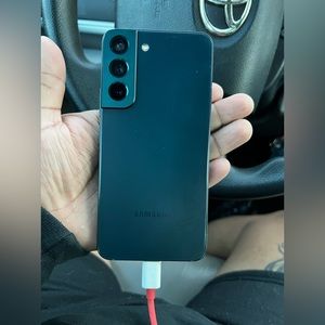 New Samsung Galaxy S22 , midnight green